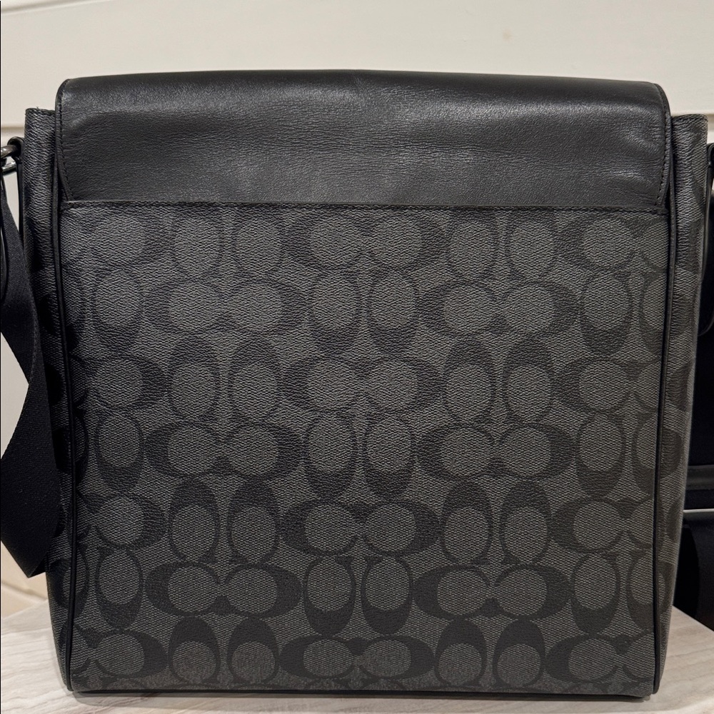 Coach Bag Signature Messenger Flap Crossbody - Picture 7 of 17